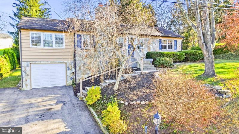 709 N Warfield Dr, Mount Airy, MD 21771