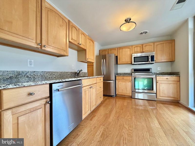 608 15th St S #2, Arlington, VA 22202