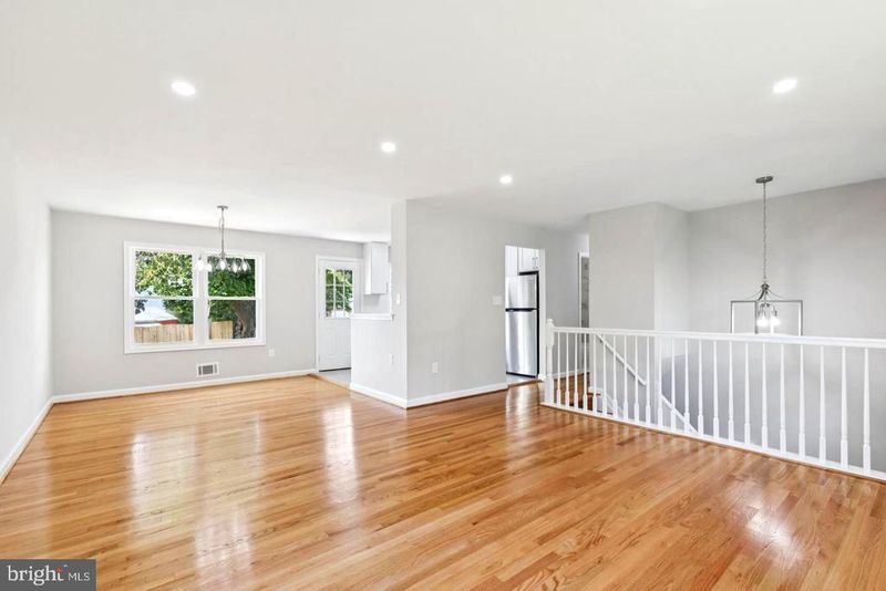 3805 Bedford Dr, Jefferson, MD 21755