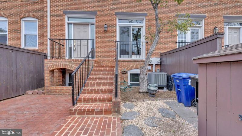 1050 N Randolph St, Arlington, VA 22201