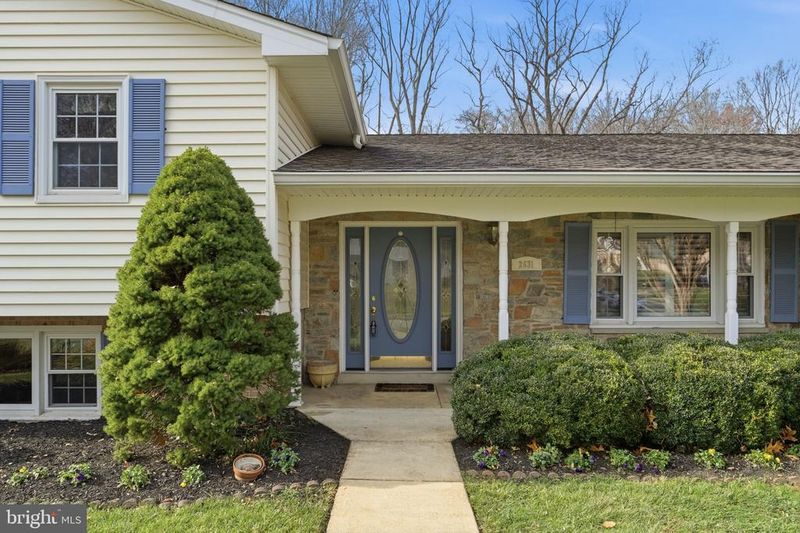 2631 E Meredith Dr, Vienna, VA 22181