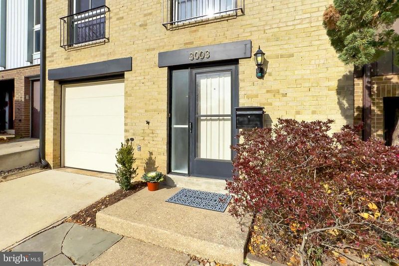 3003 Mission Square Dr, Fairfax, VA 22031