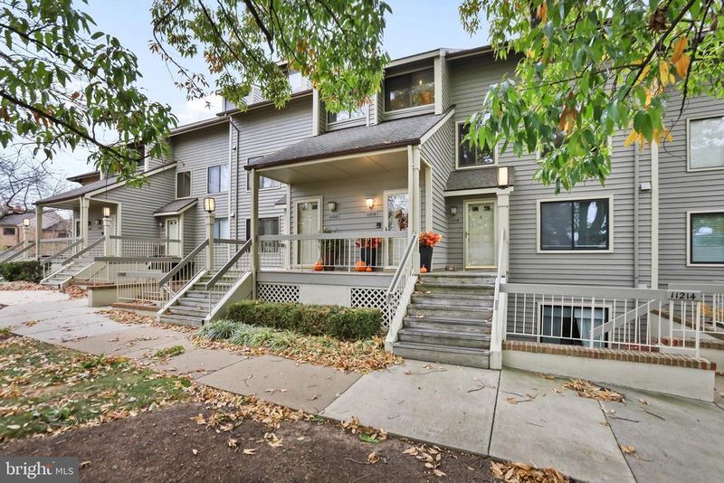 11218 Harbor Ct, Reston, VA 20191