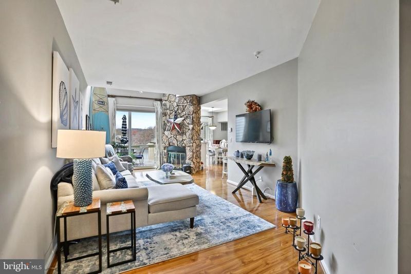 11218 Harbor Ct, Reston, VA 20191