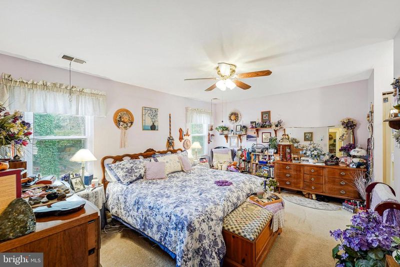 1716 Sadlers Wells Dr, Herndon, VA 20170