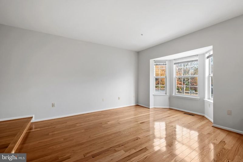 7936 Vanity Fair Dr, Greenbelt, MD 20770