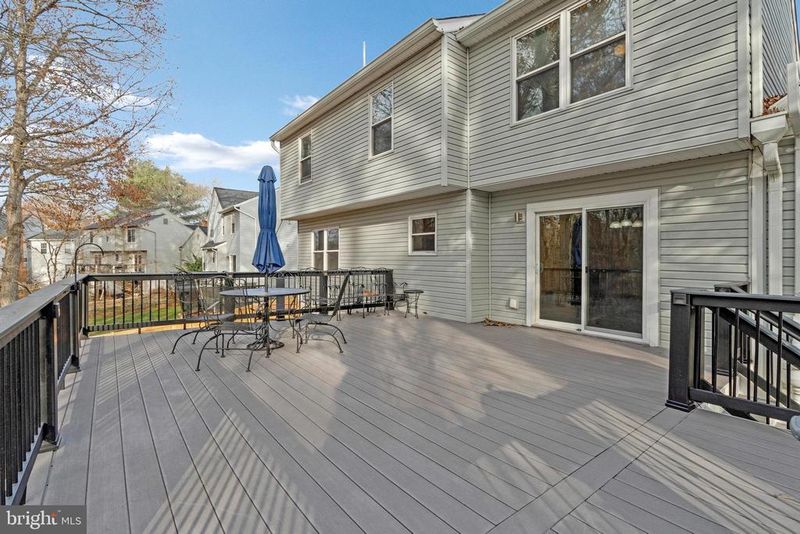814 Potomac Ridge Ct, Sterling, VA 20164