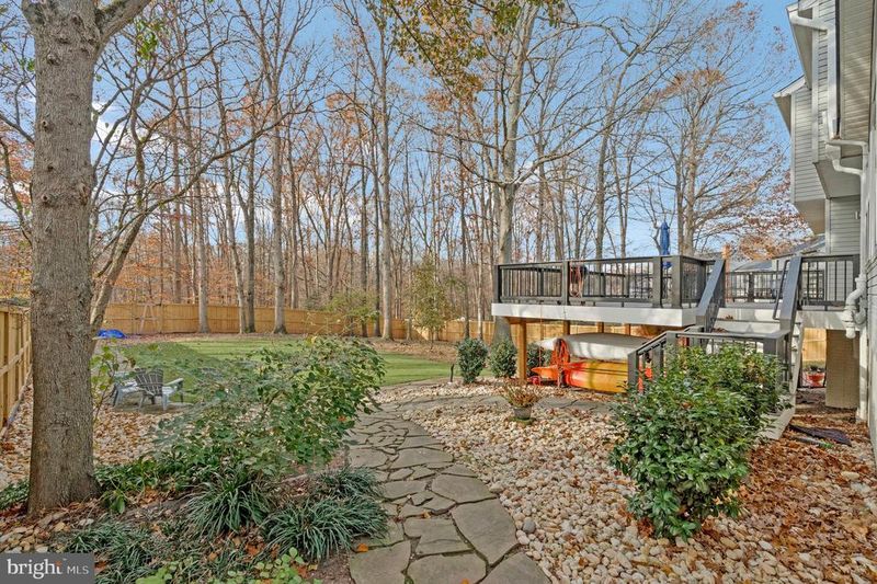 814 Potomac Ridge Ct, Sterling, VA 20164