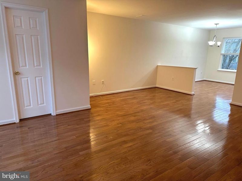 8922 Royal Astor Way, Fairfax, VA 22031
