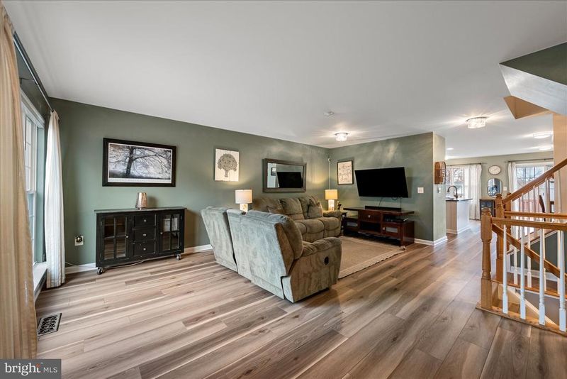 15719 London Pl, Dumfries, VA 22025