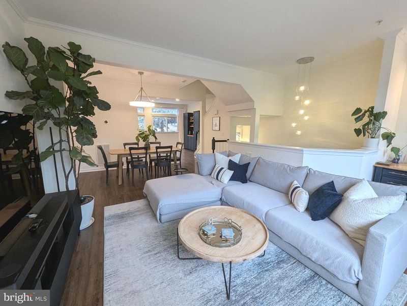 2922 Huntington Grove Sq, Alexandria, VA 22306