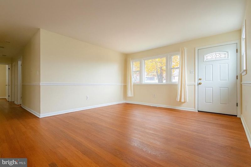 402 Horners Ln, Rockville, MD 20850