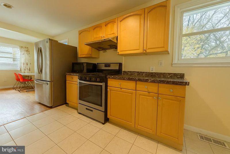 402 Horners Ln, Rockville, MD 20850
