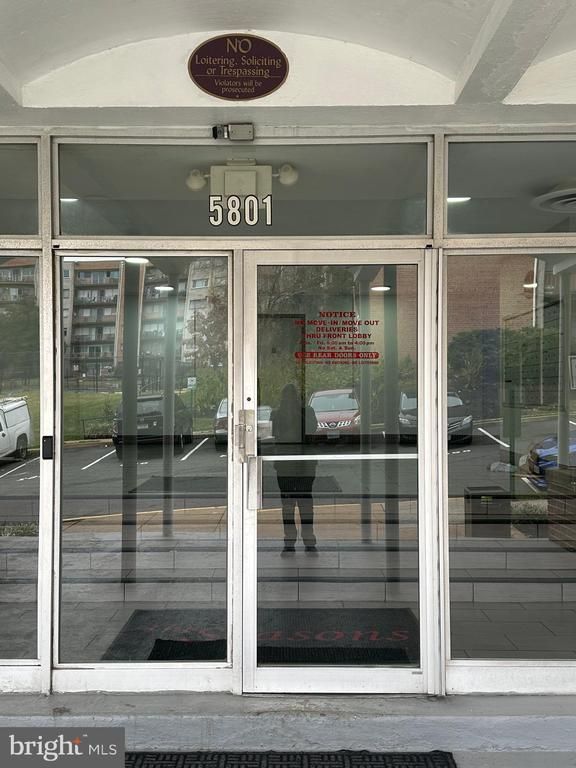 5801 Quantrell Ave #407, Alexandria, VA 22312
