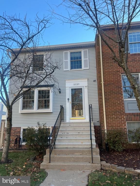 5239 Saint Genevieve Pl, Alexandria, VA 22315