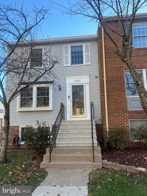 5239 Saint Genevieve Pl, Alexandria, VA 22315