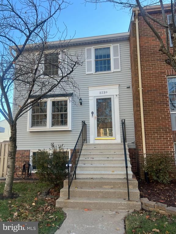 5239 Saint Genevieve Pl, Alexandria, VA 22315