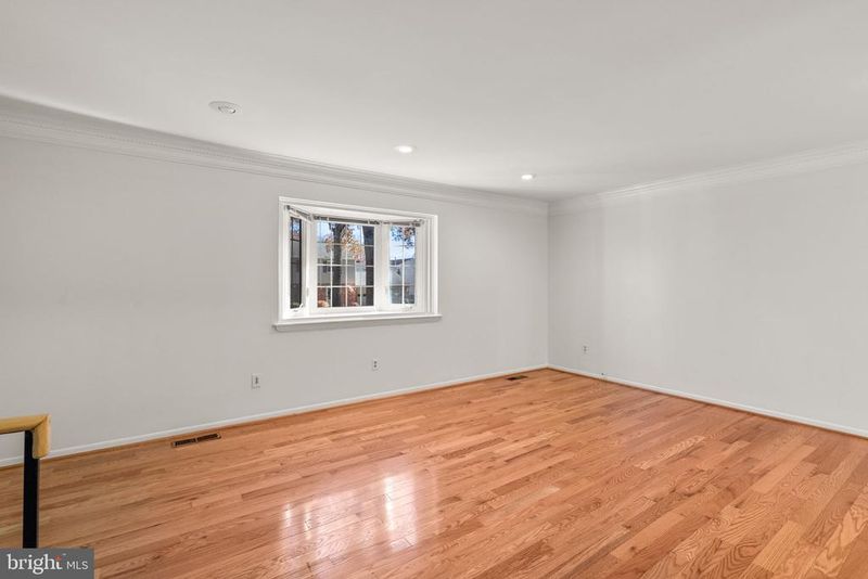 10 Holly Rd, Severna Park, MD 21146