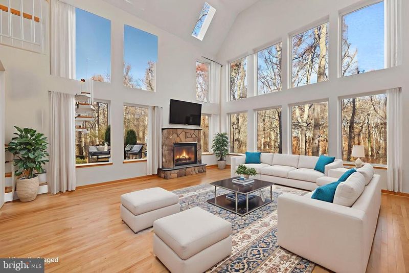 10450 Hunter View Rd, Vienna, VA 22181