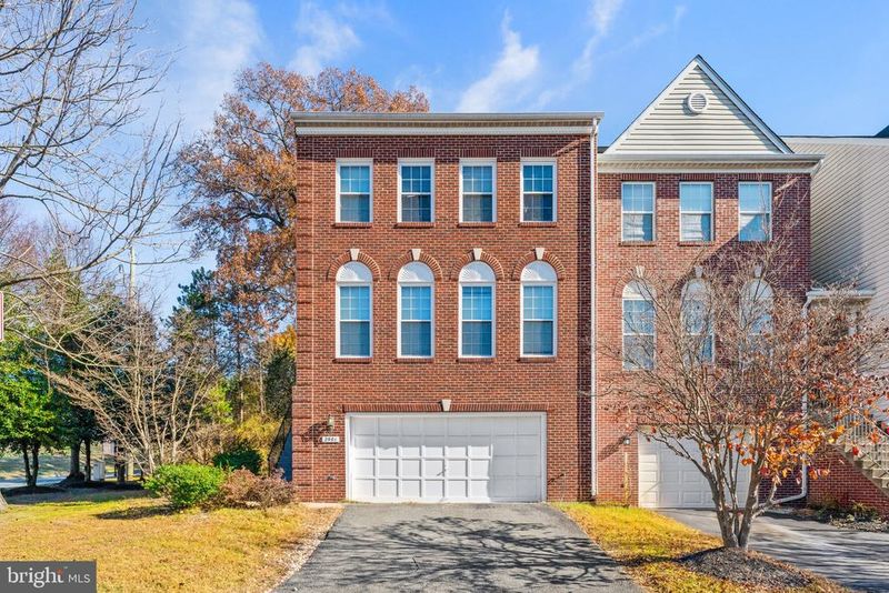 2901 Mainstone Dr, Fairfax, VA 22031
