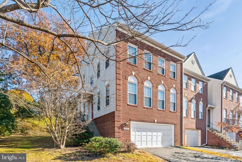 2901 Mainstone Dr, Fairfax, VA 22031