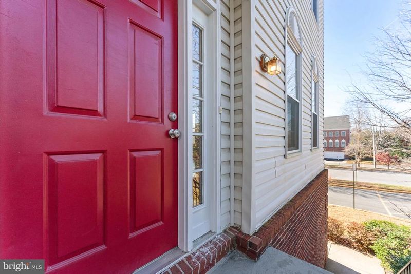 2901 Mainstone Dr, Fairfax, VA 22031