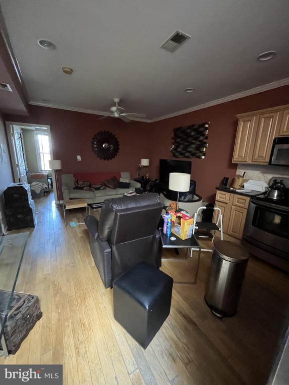 1109 Penn St NE #4, Washington, DC 20002