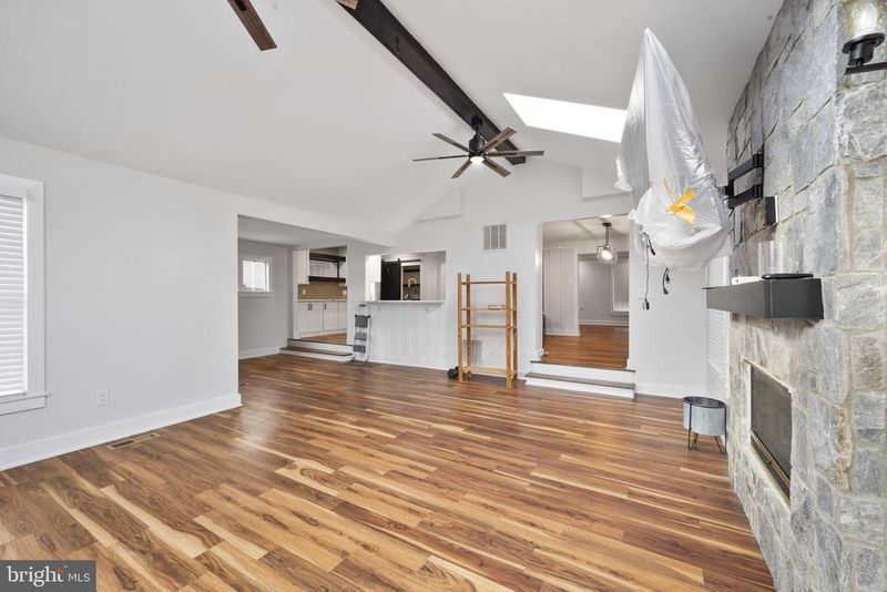 220 E Colonial Hw, Hamilton, VA 20158