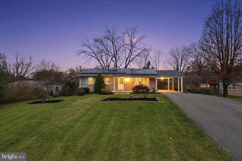 17542 Wheat Fall Dr, Rockville, MD 20855
