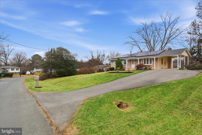 17542 Wheat Fall Dr, Rockville, MD 20855