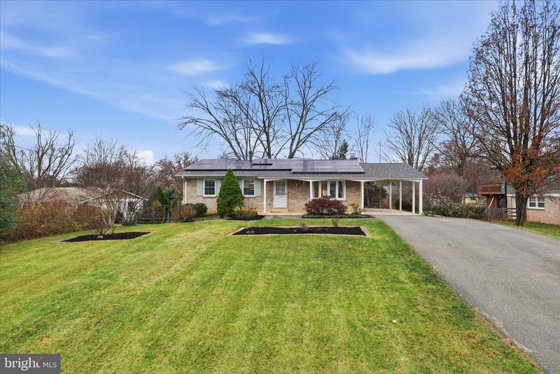 17542 Wheat Fall Dr, Rockville, MD 20855