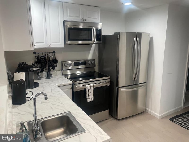 906 I St SE #1, Washington, DC 20003