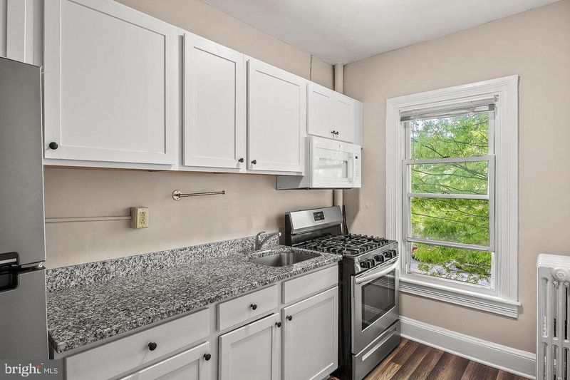 305 9th St #4, Laurel, MD 20707
