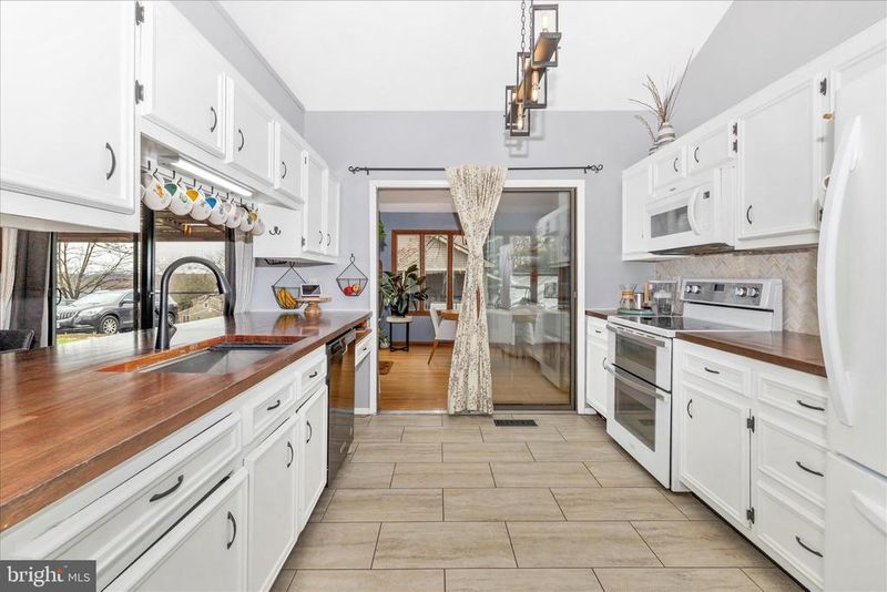 7106 Masters Rd, New Market, MD 21774