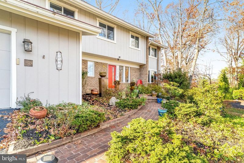 10906 Miller Rd, Oakton, VA 22124