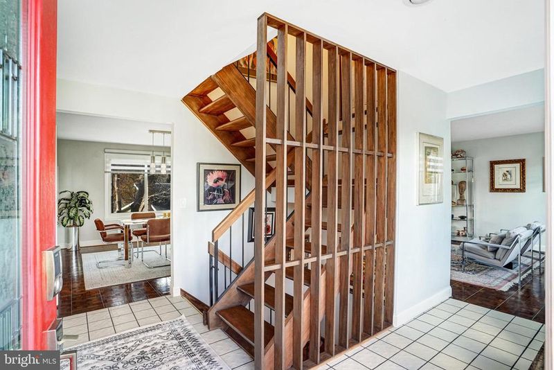 10906 Miller Rd, Oakton, VA 22124