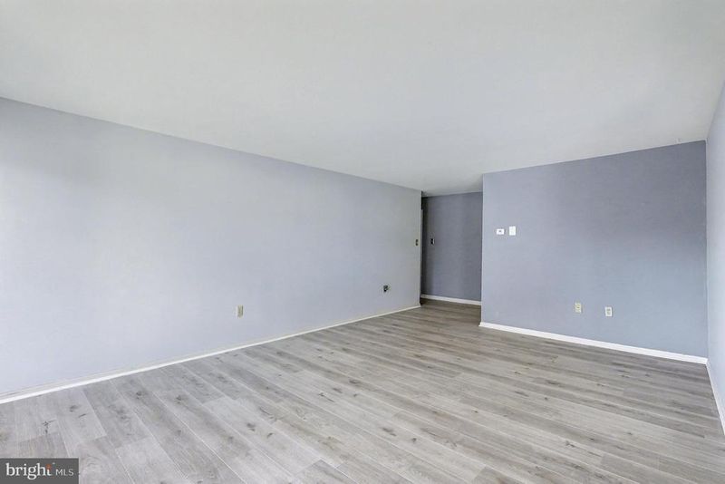 29 Canterbury Sq #201, Alexandria, VA 22304