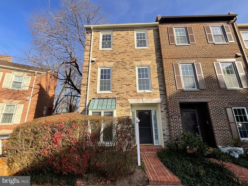 6703 Washington Blvd #F, Arlington, VA 22213