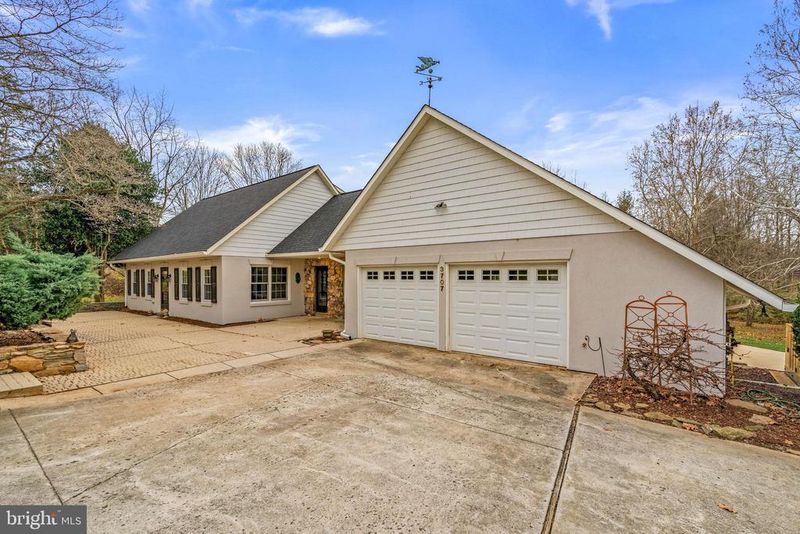 3707 Cool Crest Dr, Jefferson, MD 21755