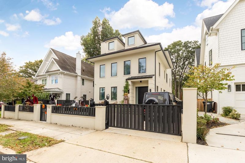 5068 Sherier Pl NW, Washington, DC 20016