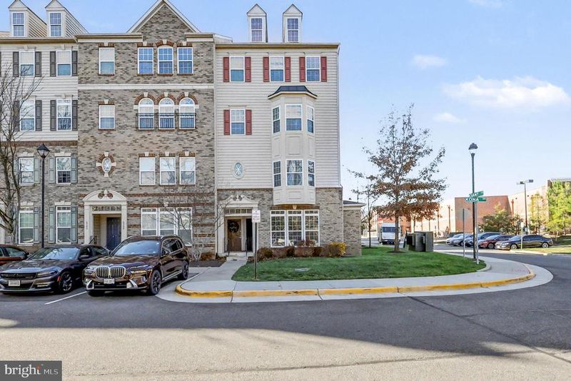 6900 Kona Dr, Gainesville, VA 20155