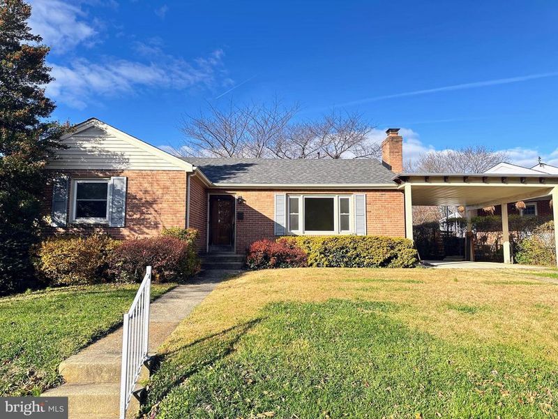 915 Shawnee Dr, Frederick, MD 21701