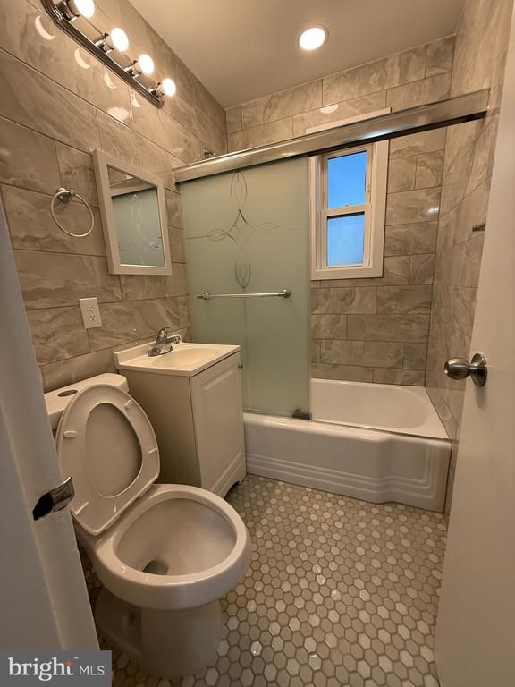 3043 Patrick Henry Dr #302, Falls Church, VA 22044