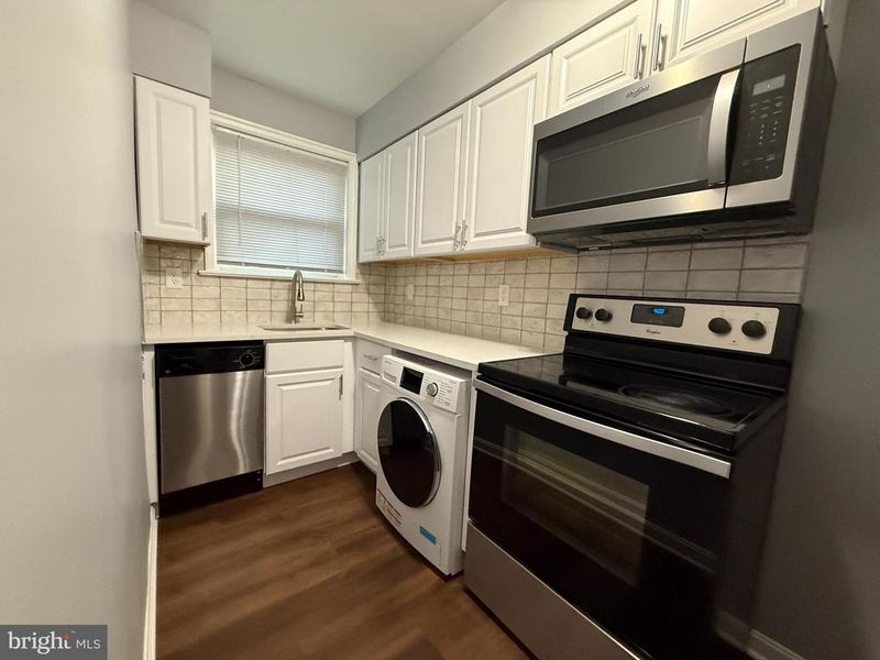 3043 Patrick Henry Dr #302, Falls Church, VA 22044