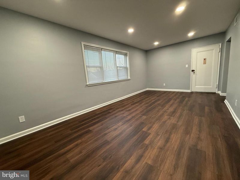 3043 Patrick Henry Dr #302, Falls Church, VA 22044