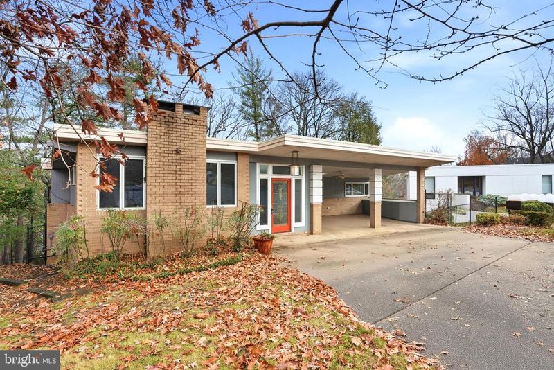 2745 N Radford St, Arlington, VA 22207