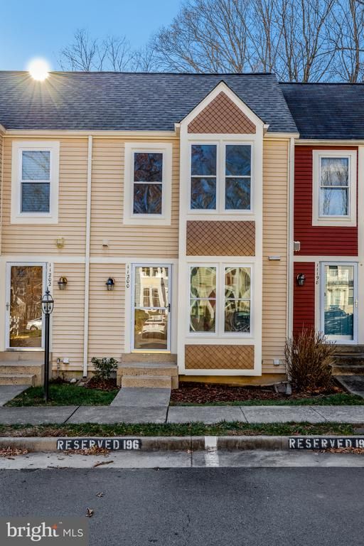 11200 Silentwood Ln, Reston, VA 20191
