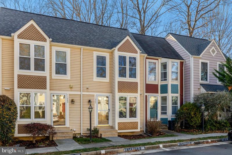 11200 Silentwood Ln, Reston, VA 20191