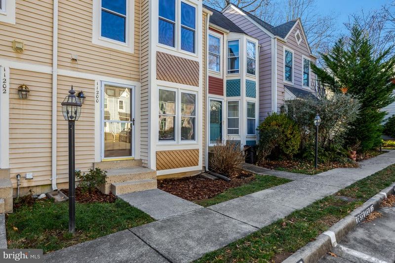 11200 Silentwood Ln, Reston, VA 20191