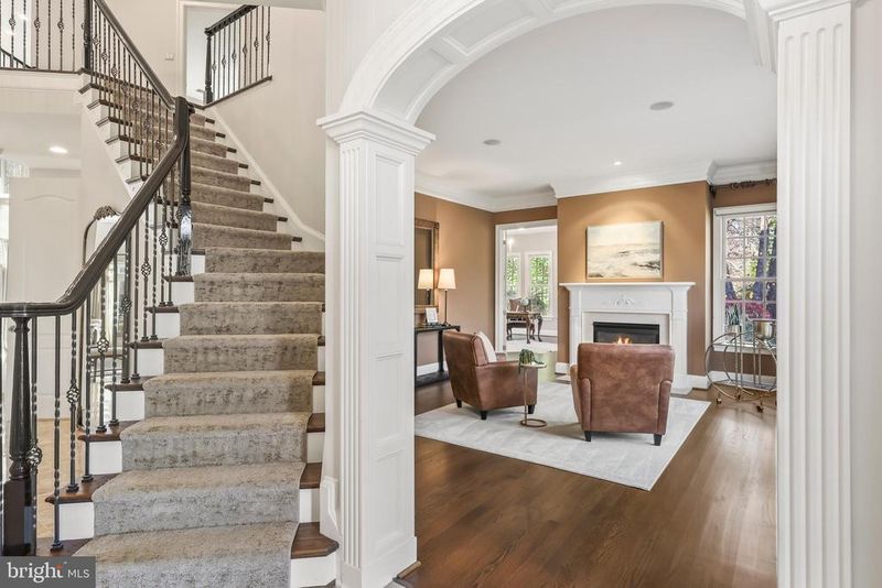 8340 Springhaven Garden Ln, Mclean, VA 22102